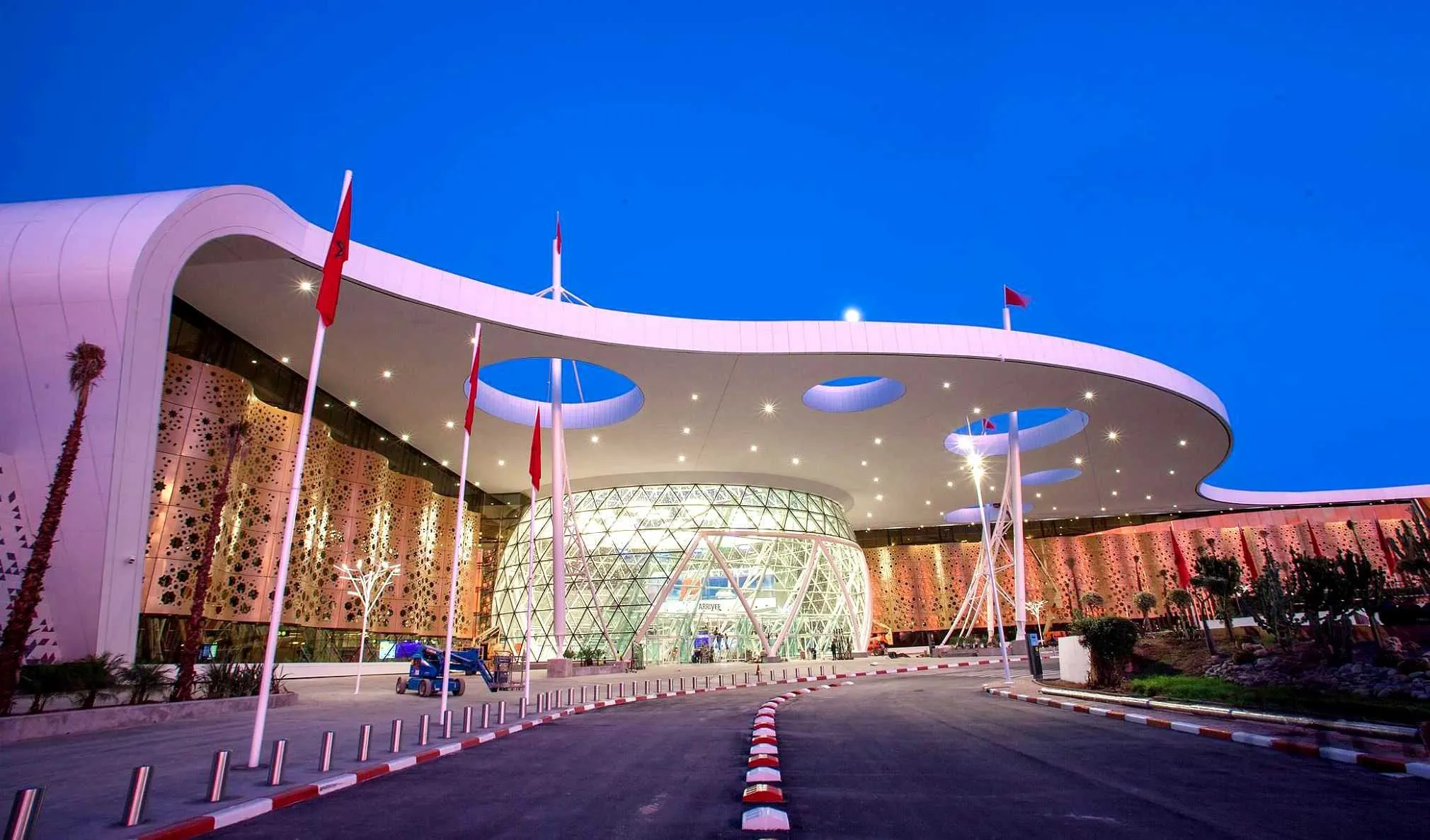 Transfers to train stations and airports